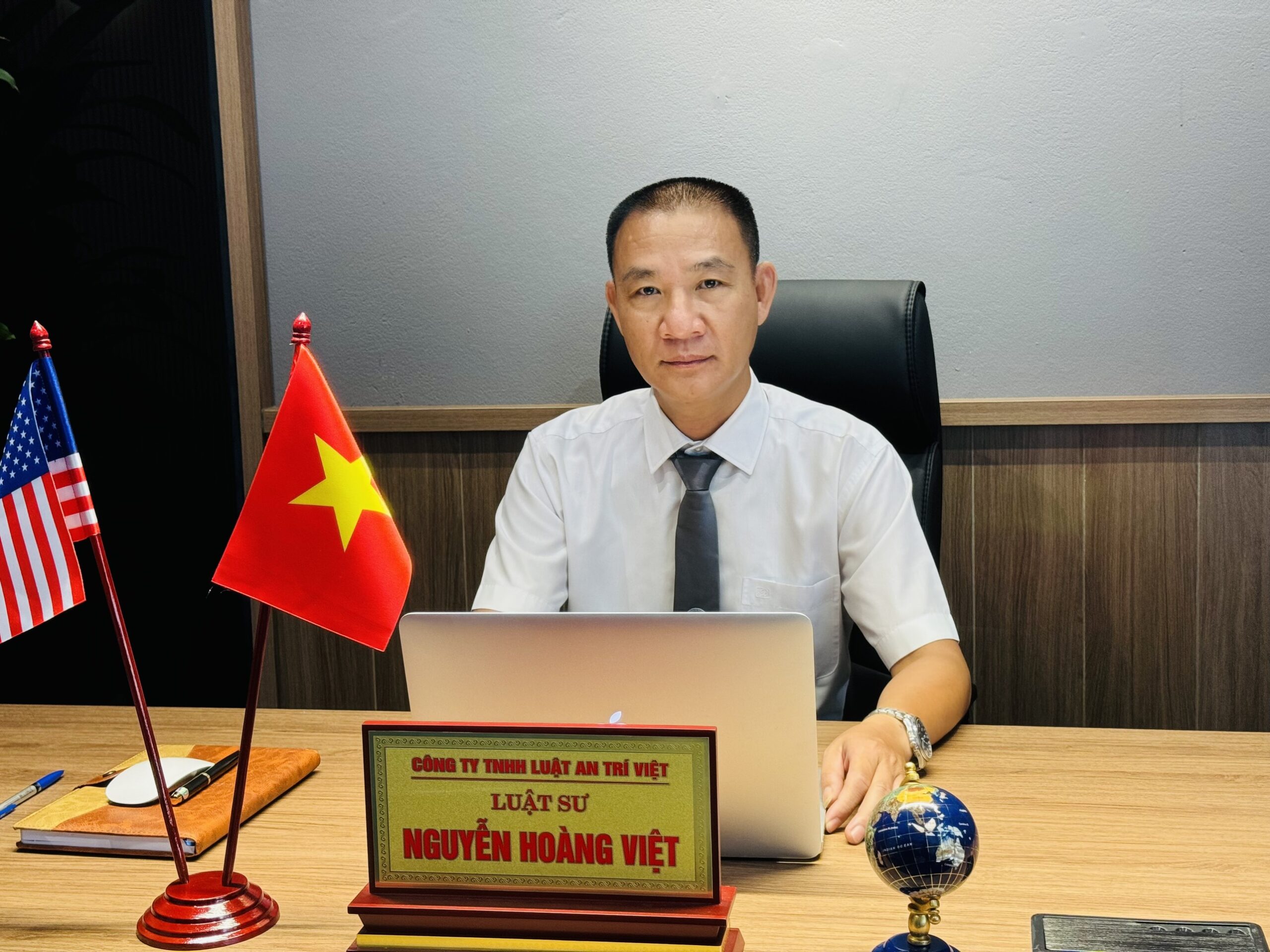 Luật sư Nguyễn Hoàng Việt